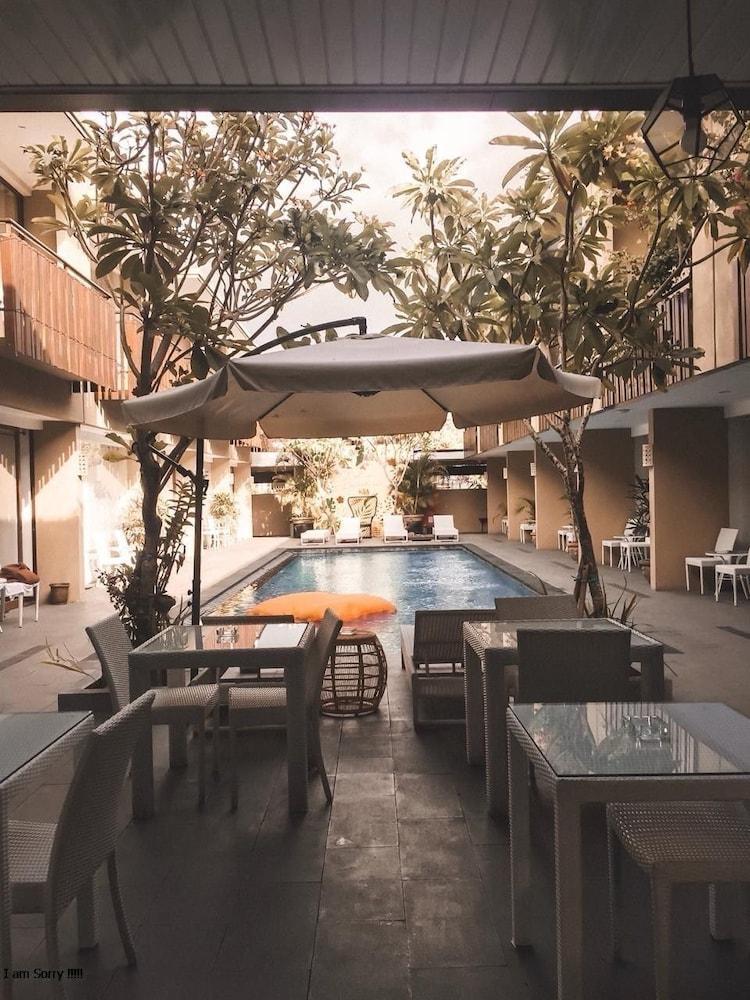 Devata Suites And Residence Legian Exteriér fotografie